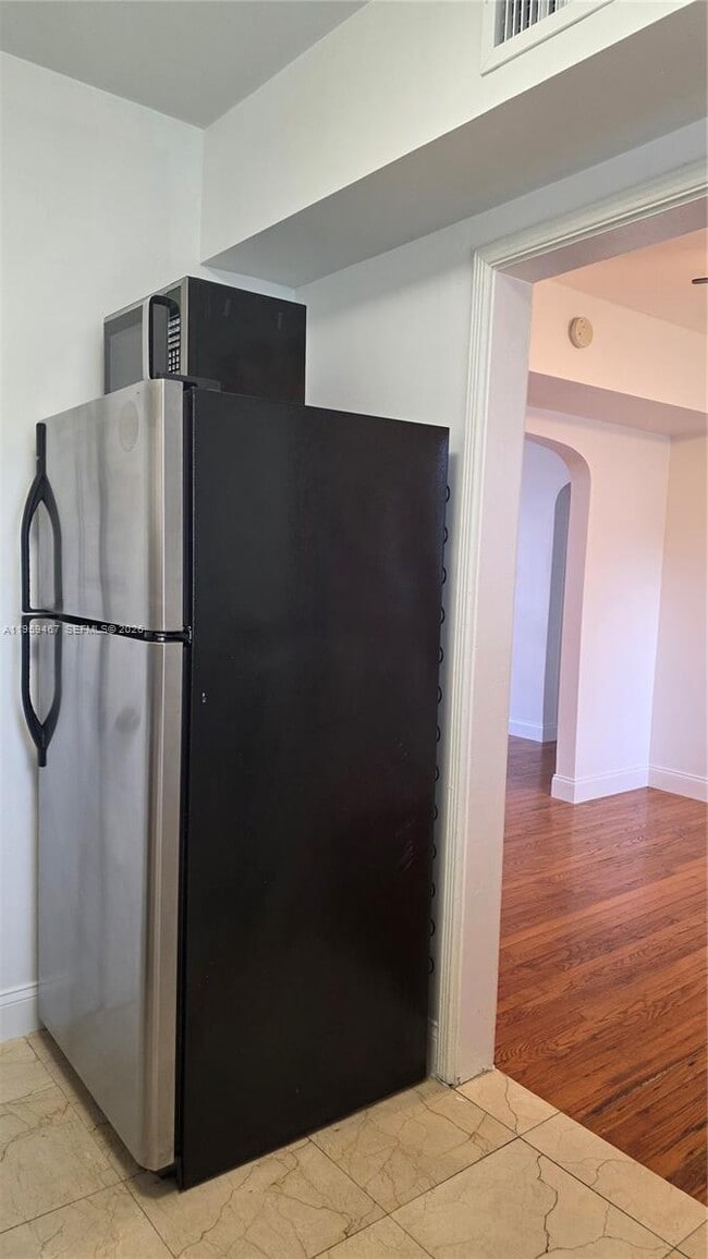 Building Photo - 530 SW 10th St