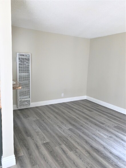 Building Photo - 850 S Rosemead Blvd