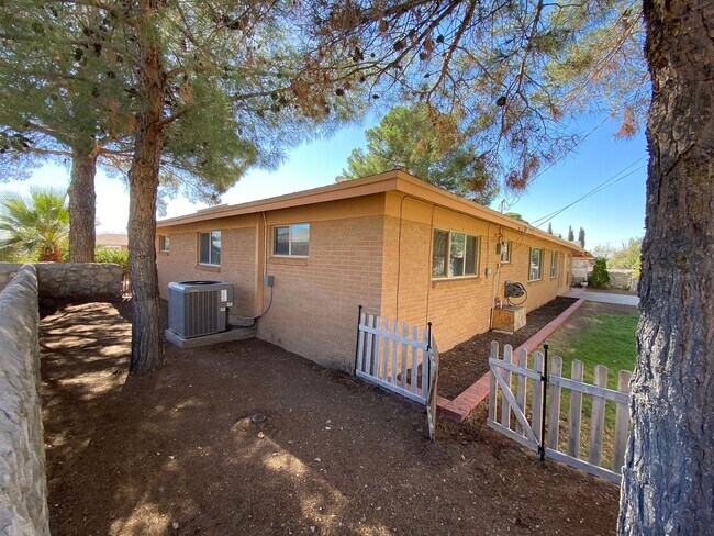 Building Photo - 783 De Leon Dr