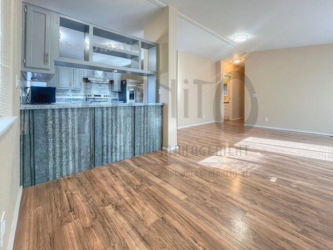 Building Photo - Spacious Modern 2 Bedroom Home