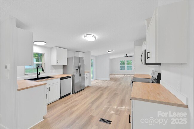 Building Photo - 166 Crystal Bay Dr