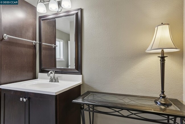 Building Photo - 1035 Alta Mesa Dr