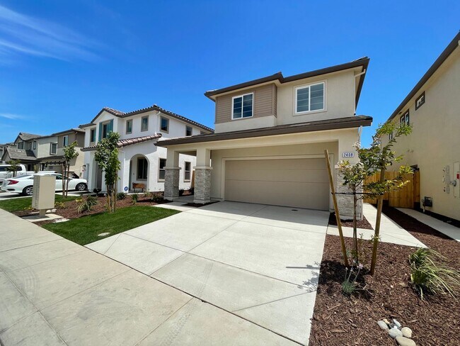Building Photo - Newer Florsheim Home