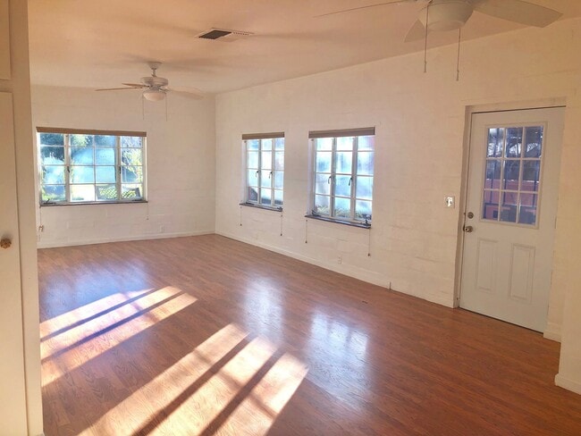 Building Photo - Tahoe Park Cutie! - JUST REDUCED