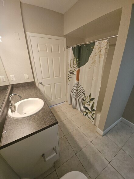 Building Photo - 202 E South St