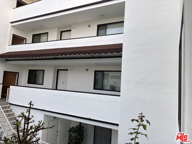 Building Photo - 8568 Burton Wy