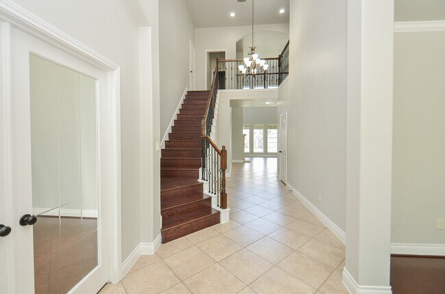 Building Photo - 9819 St Romain Dr