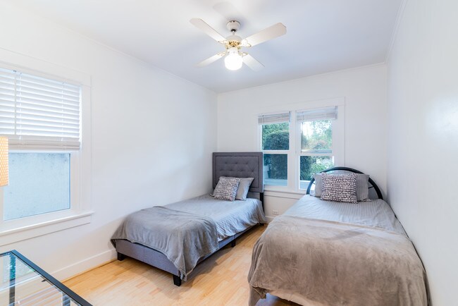 Building Photo - 8655 Clifton Way