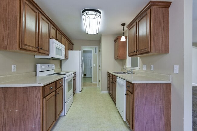 Building Photo - 325 Tall Oaks Dr