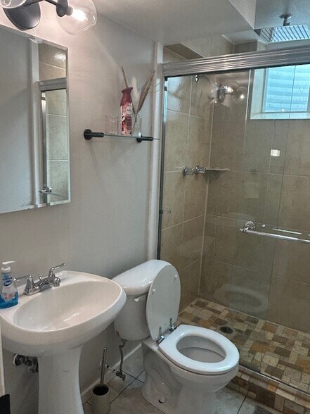 Building Photo - 4571 Beach Ct