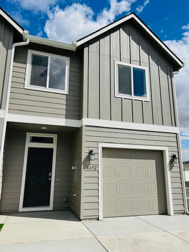 Building Photo - Brand New Townhome -Ready for Move-In Today