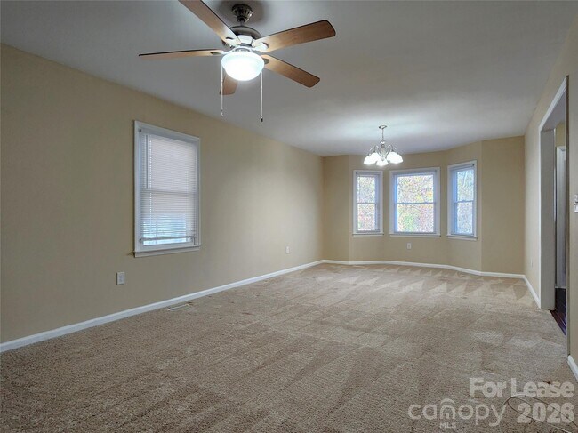 Building Photo - 417 Wintergreen Ct