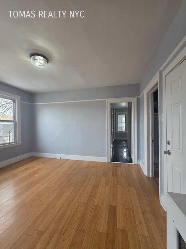 Building Photo - 16 Sherwood Ave