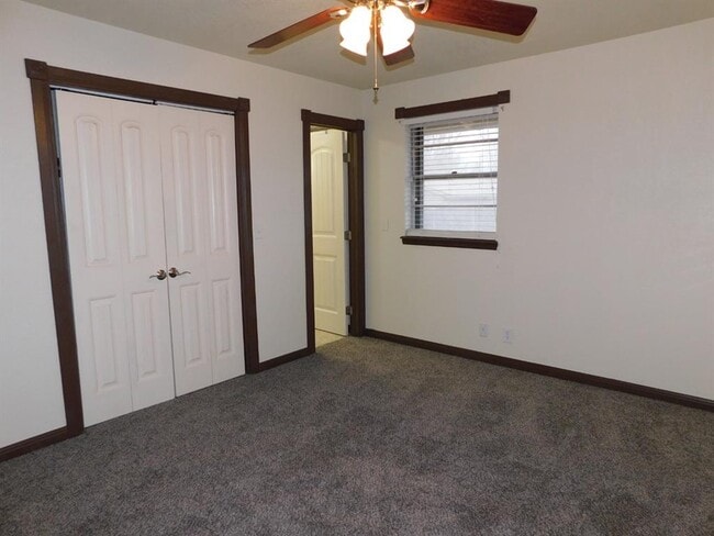Building Photo - 4813 Woodview Dr