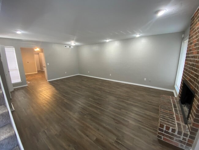 Building Photo - 10125 N Pennsylvania Ave