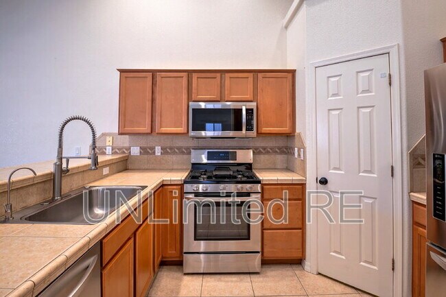 Building Photo - 4926 Mesa Blanca Way