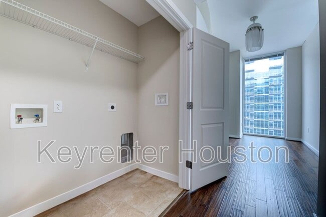 Building Photo - 5925 Almeda Rd
