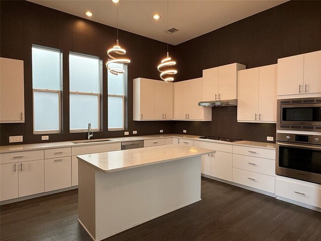 Building Photo - 6117 Seville Dr