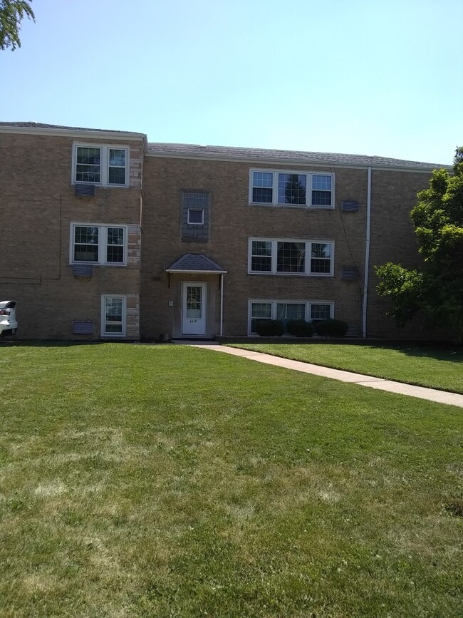 Building Photo - 5819 W 54th Pl