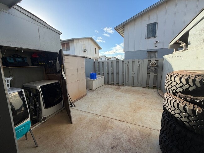 Building Photo - Bright Two Bedroom in Ewa Beach