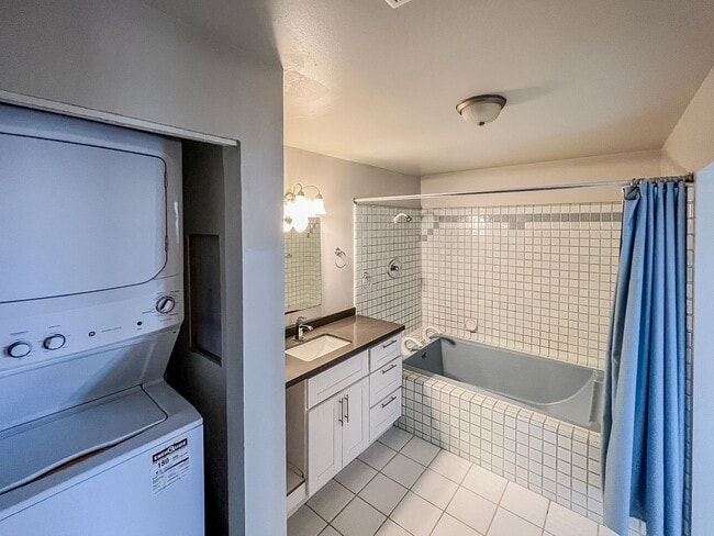 Building Photo - 913 Cycad Dr