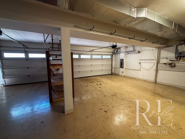 Building Photo - Spacious 3-Bedroom Home in Desirable Manet...