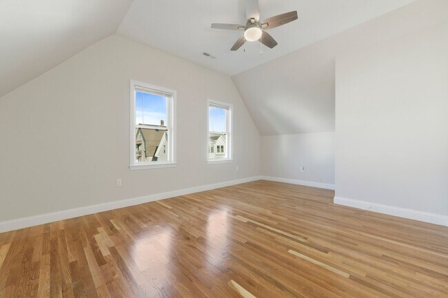 Building Photo - Renovated 4 bed 2 bath in Brighton!!!
