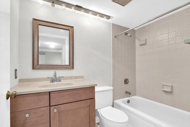 Building Photo - 6620 Boca Del Mar Dr
