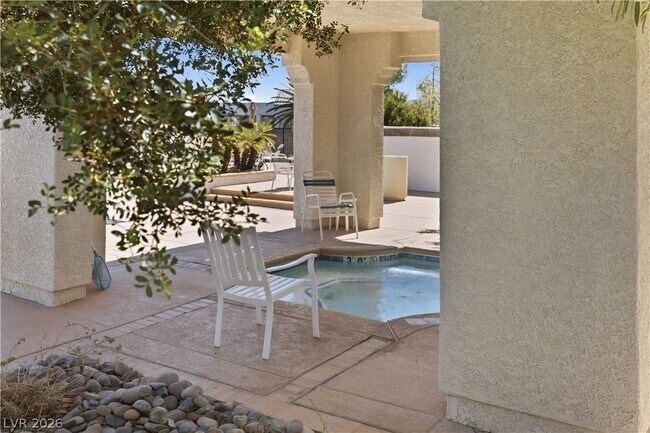 Building Photo - 315 Seine Way
