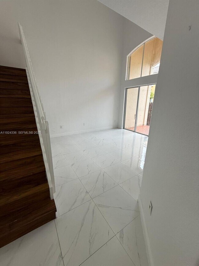 Building Photo - 5543 NW 112th Pl