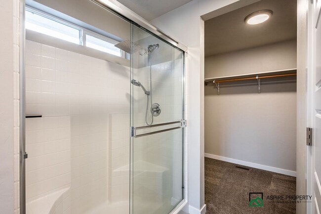 Building Photo - Upgraded 4 bed 3 bath home