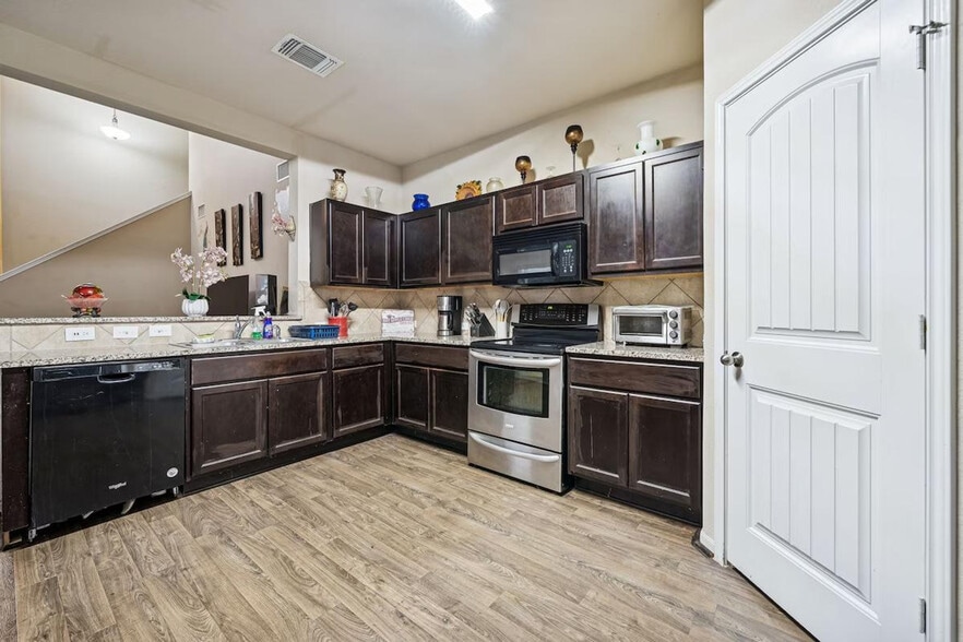 Building Photo - 3204 Ortman Dr