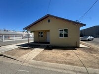 Building Photo - 2 bed/1 ba cottage - downtown Yuba City