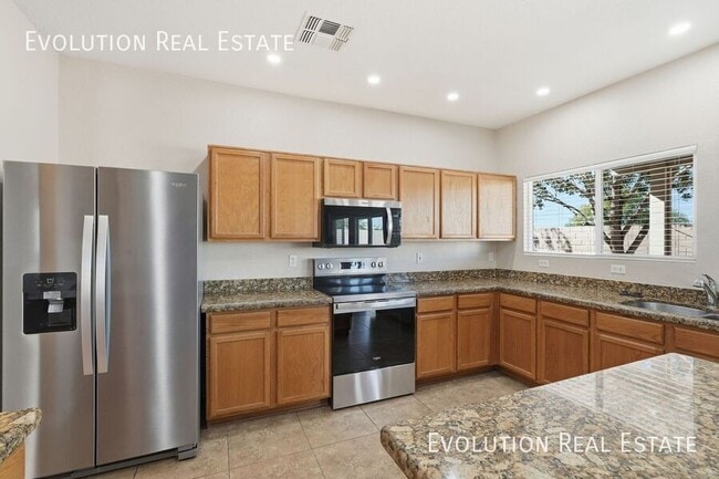 Building Photo - 3130 S 81st St