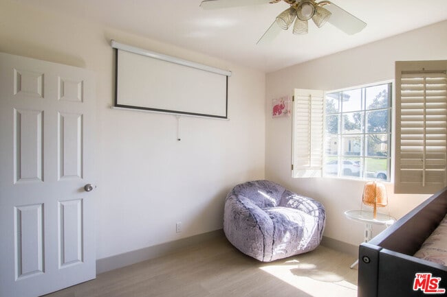 Building Photo - 2223 W 78th Pl