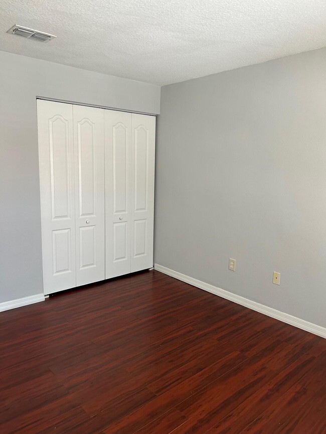Building Photo - 1412 Seminole Palms Dr
