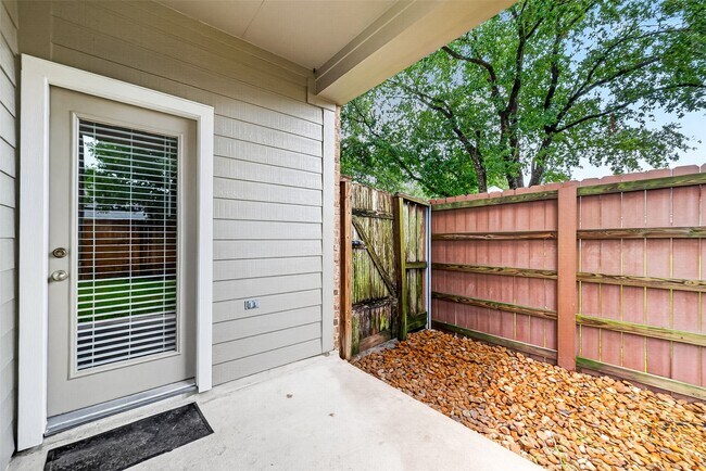 Building Photo - 5403 Canyon Hollow Dr