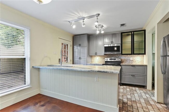 Building Photo - 2663 Toulon Dr