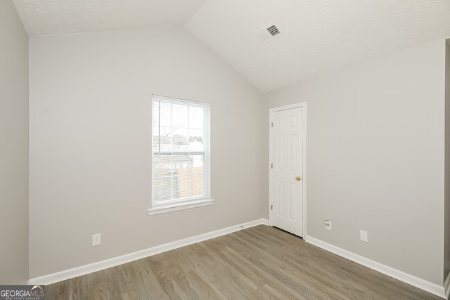 Building Photo - 358 Autumn Lake Dr
