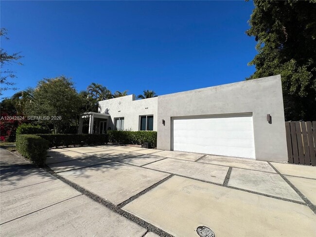 Building Photo - 513 SW 18th Ct