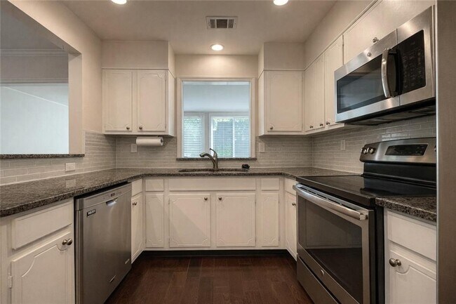 Building Photo - 138 Woodmere Square NW