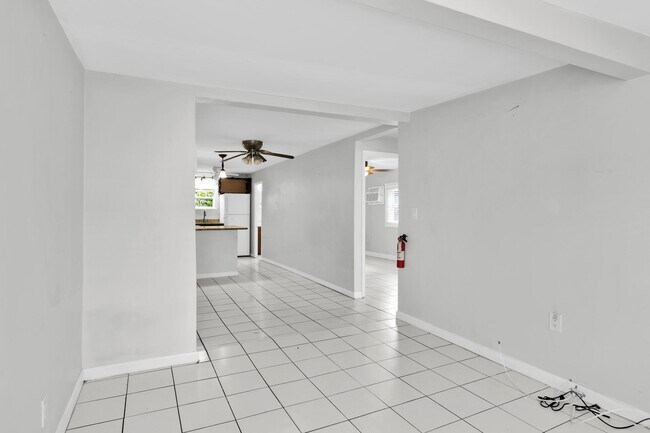 Building Photo - 817 N J St