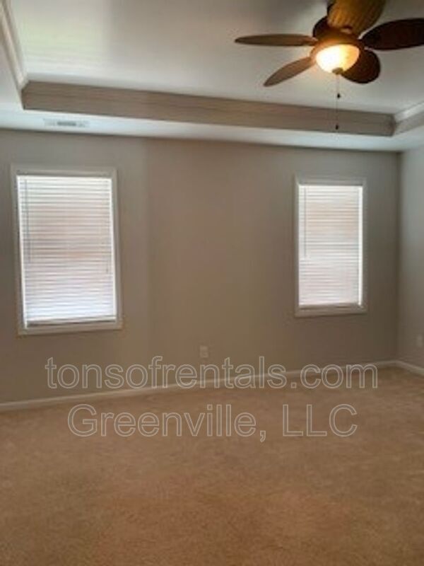 Building Photo - 205 Silver Hawk Dr