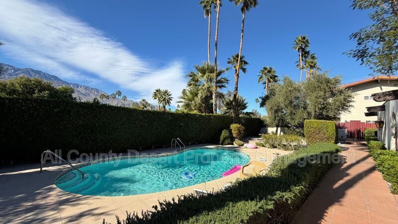 Building Photo - 550 El Cielo Rd