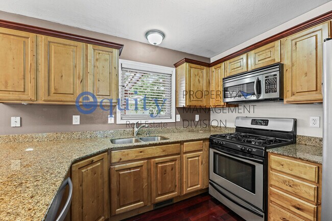Building Photo - 7102 Brookhill Dr E