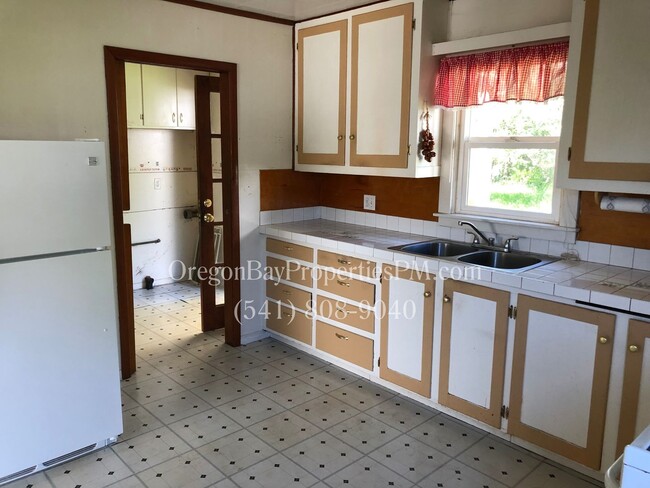 Building Photo - N. Fir, CQ: 2bdrm 1 ba