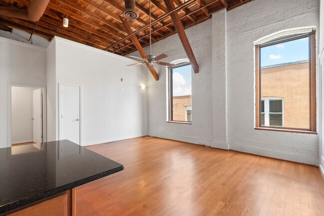 Building Photo - 285 E Stuart Ave