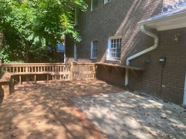 Building Photo - 4 BR 3 BATH in Cedar Creek!