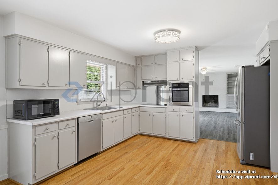 Building Photo - 1894 Hebron Hills Dr