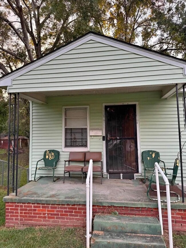 Building Photo - 3875 Slayton Ave